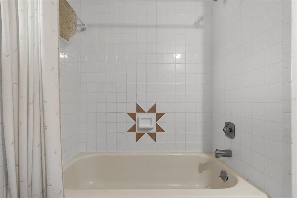 En Venta: $335,000 (2 camas, 2 baños, 1374 Pies cuadrados)