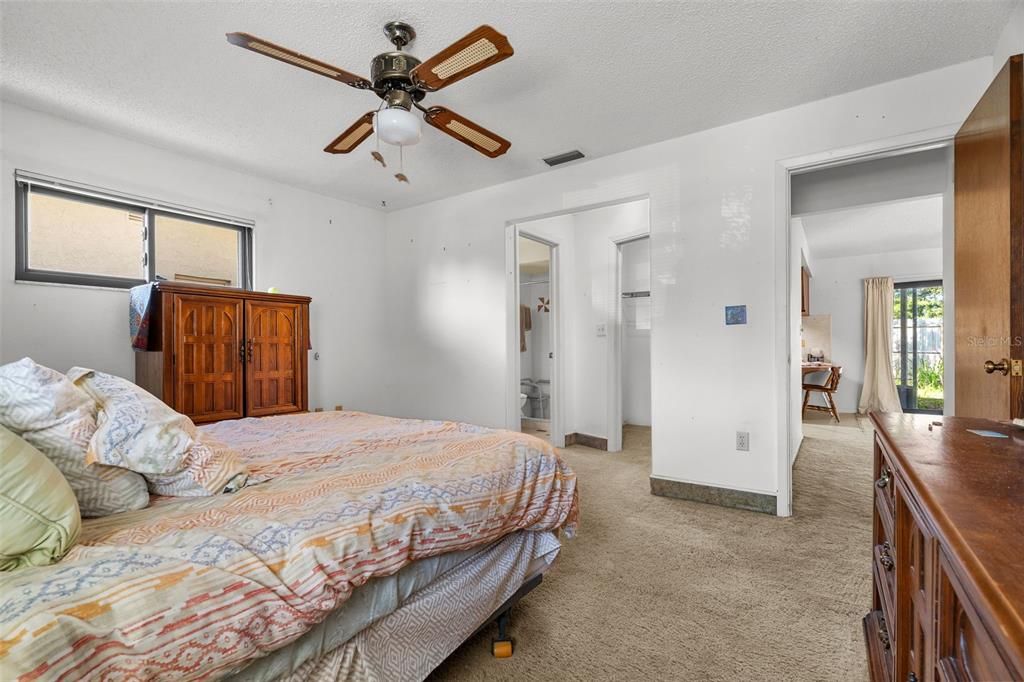 En Venta: $335,000 (2 camas, 2 baños, 1374 Pies cuadrados)