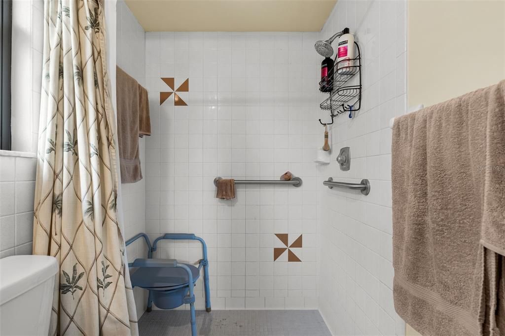 En Venta: $335,000 (2 camas, 2 baños, 1374 Pies cuadrados)