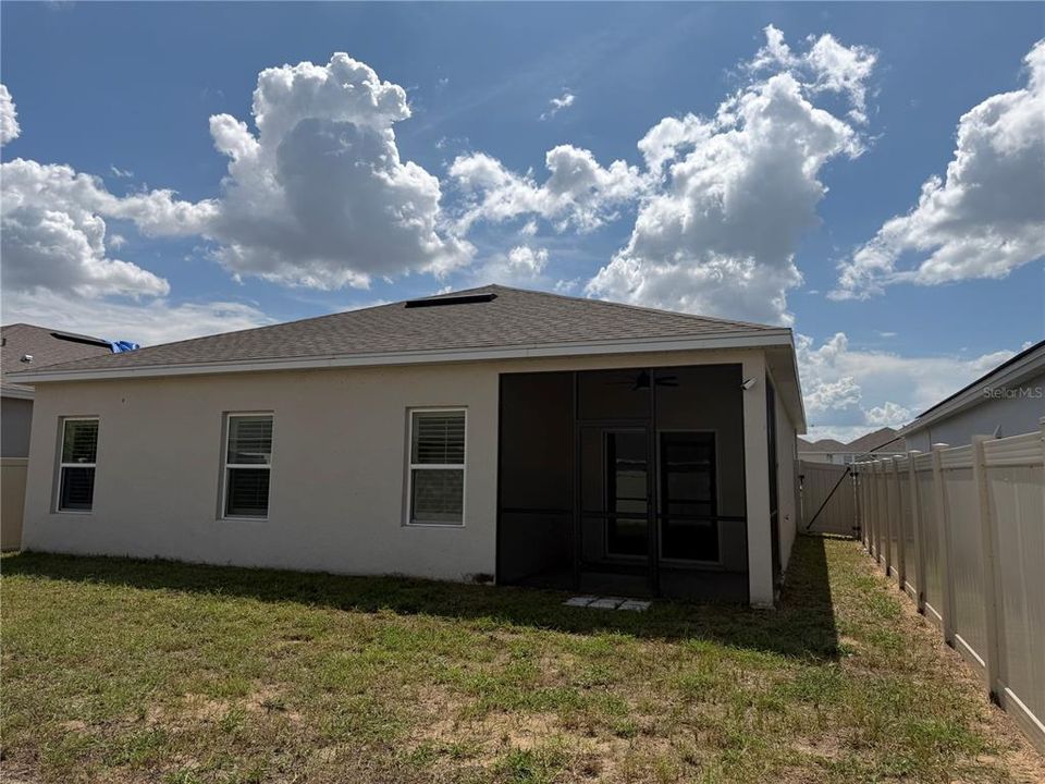 En Venta: $280,000 (4 camas, 2 baños, 1600 Pies cuadrados)
