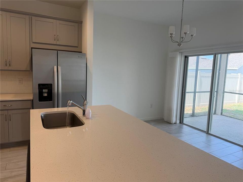 En Venta: $280,000 (4 camas, 2 baños, 1600 Pies cuadrados)