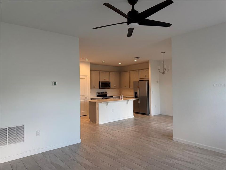 En Venta: $280,000 (4 camas, 2 baños, 1600 Pies cuadrados)