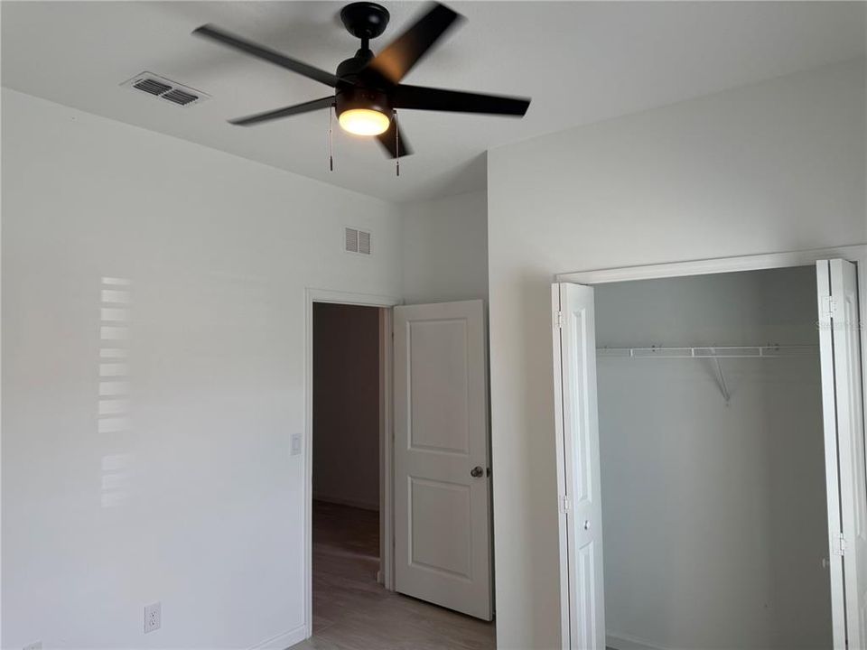 En Venta: $280,000 (4 camas, 2 baños, 1600 Pies cuadrados)