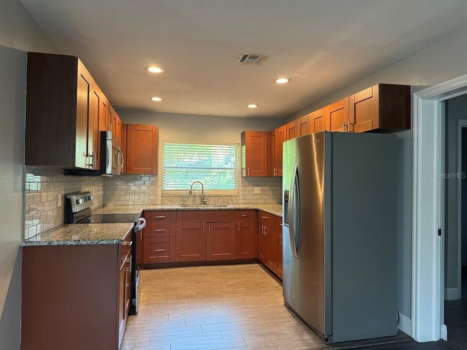 For Sale: $369,900 (3 beds, 2 baths, 1092 Square Feet)