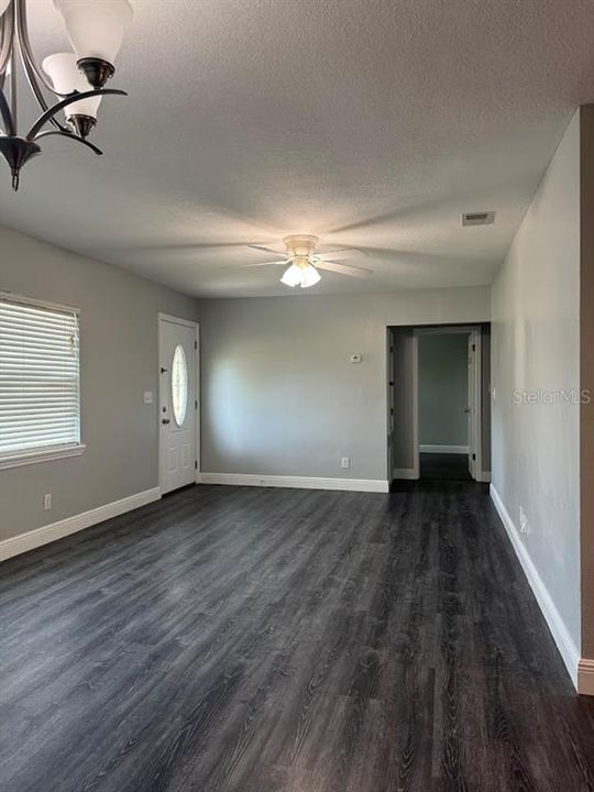 For Sale: $369,900 (3 beds, 2 baths, 1092 Square Feet)
