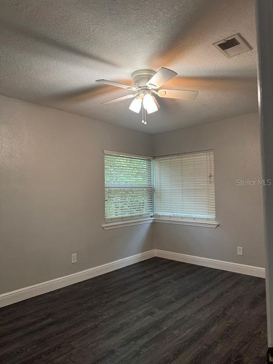 For Sale: $369,900 (3 beds, 2 baths, 1092 Square Feet)