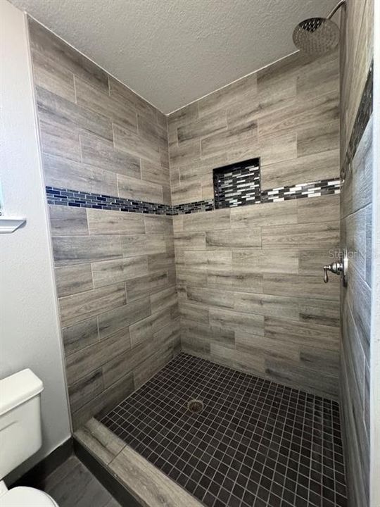 For Sale: $369,900 (3 beds, 2 baths, 1092 Square Feet)