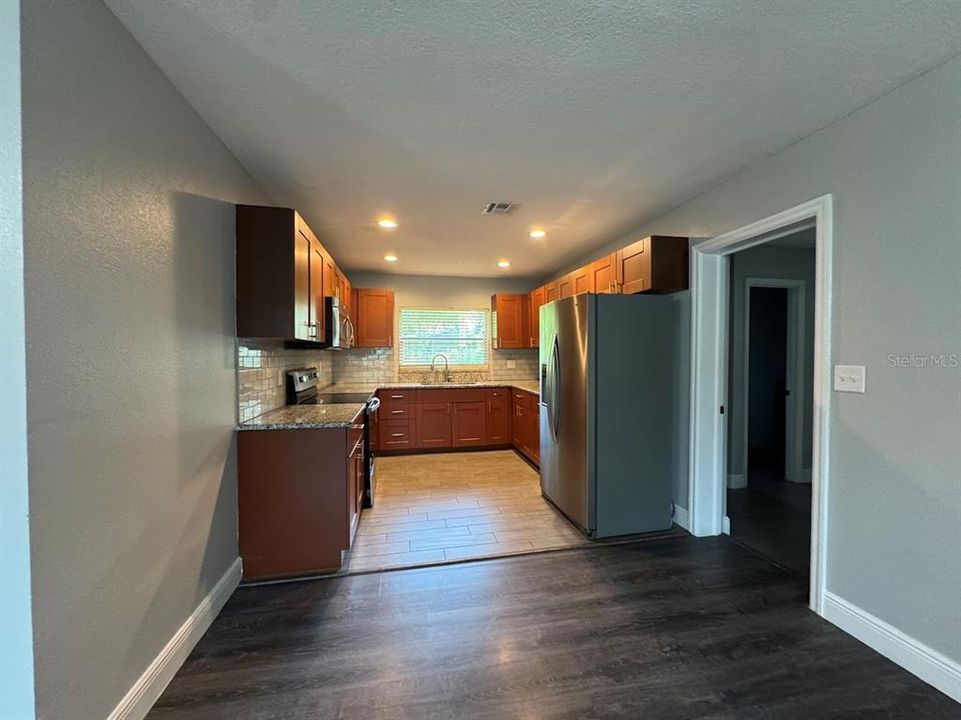 For Sale: $369,900 (3 beds, 2 baths, 1092 Square Feet)
