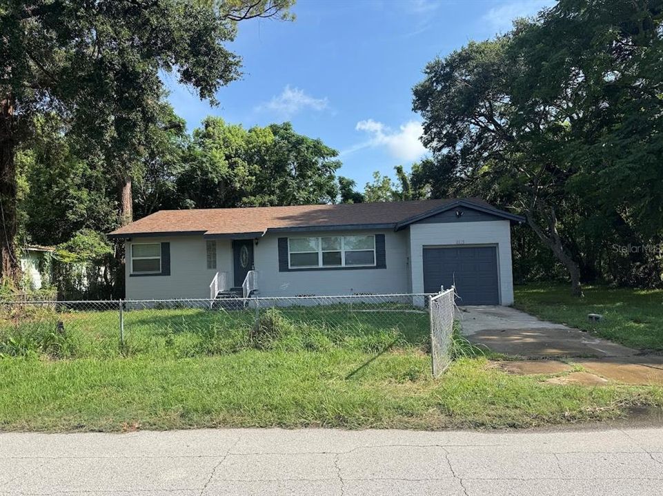 For Sale: $369,900 (3 beds, 2 baths, 1092 Square Feet)