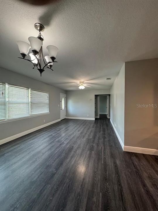 For Sale: $369,900 (3 beds, 2 baths, 1092 Square Feet)