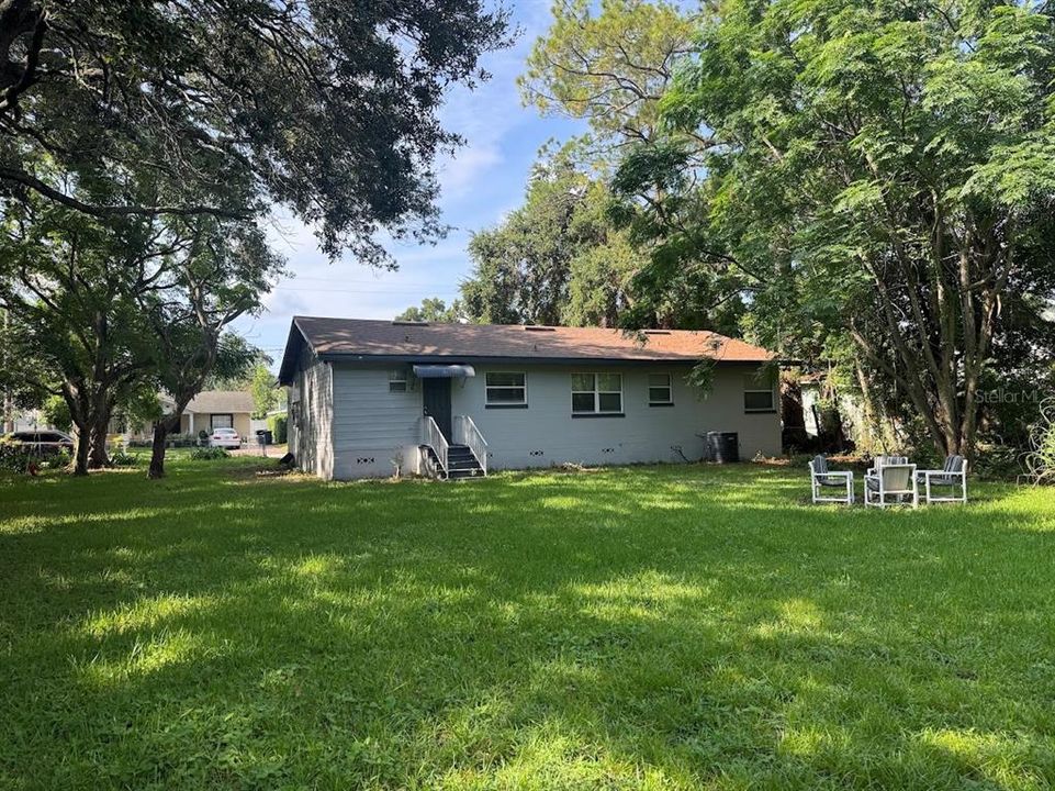 For Sale: $369,900 (3 beds, 2 baths, 1092 Square Feet)