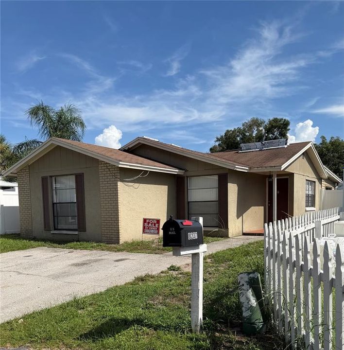 For Sale: $329,000 (3 beds, 1 baths, 1150 Square Feet)
