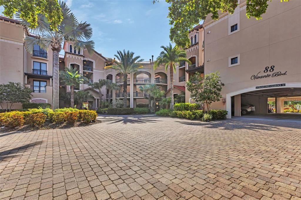 For Sale: $325,000 (2 beds, 2 baths, 1803 Square Feet)