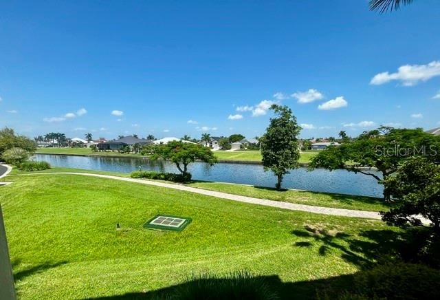 For Sale: $325,000 (2 beds, 2 baths, 1803 Square Feet)