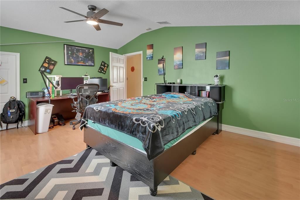 For Sale: $1,300,000 (5 beds, 3 baths, 3970 Square Feet)