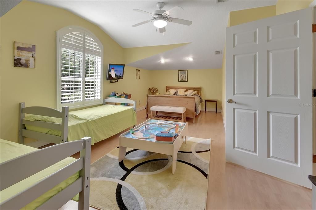 For Sale: $1,300,000 (5 beds, 3 baths, 3970 Square Feet)