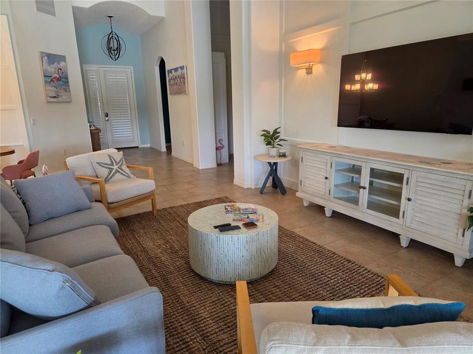 For Rent: $3,000 (2 beds, 2 baths, 1738 Square Feet)