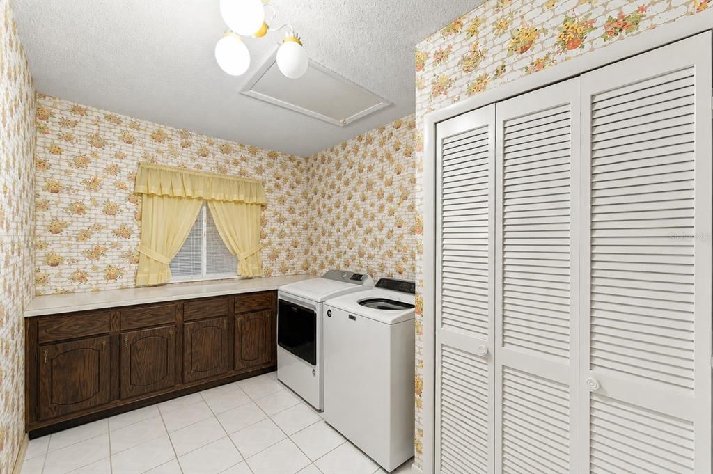For Sale: $485,000 (3 beds, 2 baths, 2203 Square Feet)