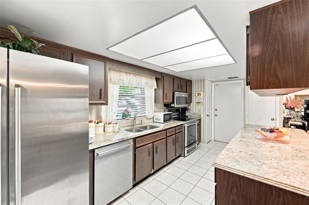For Sale: $485,000 (3 beds, 2 baths, 2203 Square Feet)