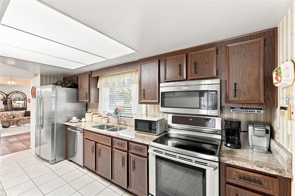 For Sale: $485,000 (3 beds, 2 baths, 2203 Square Feet)