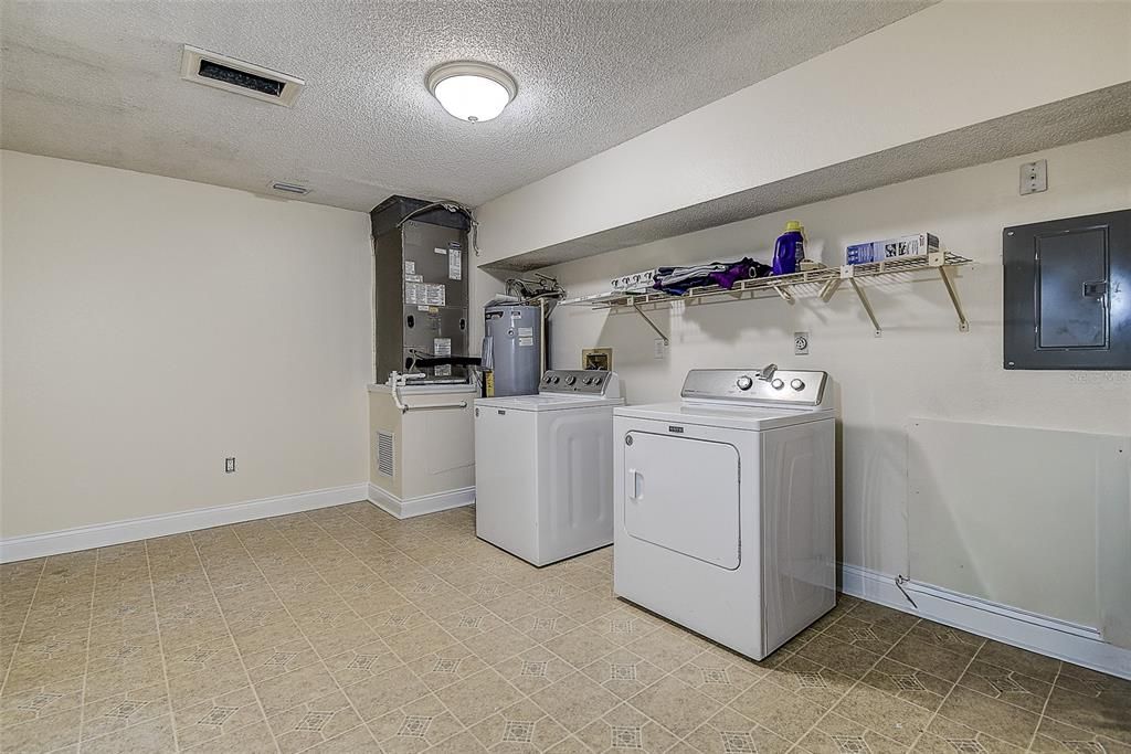For Sale: $229,000 (3 beds, 2 baths, 1620 Square Feet)