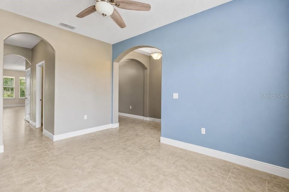 For Sale: $550,000 (4 beds, 3 baths, 2808 Square Feet)