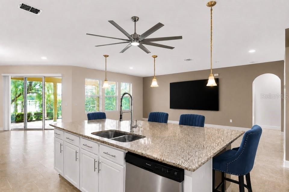 For Sale: $550,000 (4 beds, 3 baths, 2808 Square Feet)