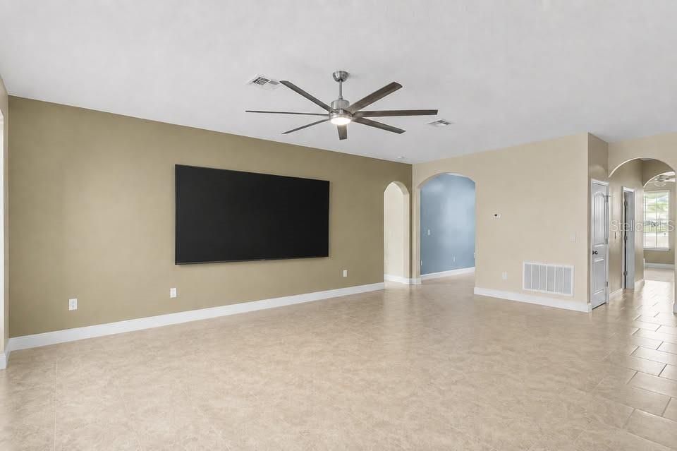 For Sale: $550,000 (4 beds, 3 baths, 2808 Square Feet)