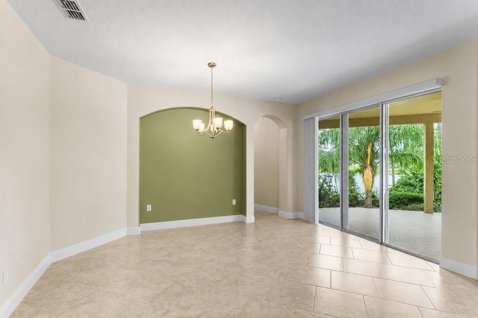 For Sale: $550,000 (4 beds, 3 baths, 2808 Square Feet)