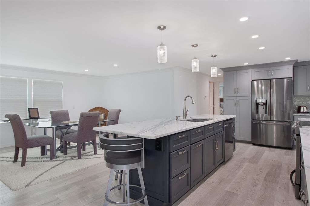 For Sale: $219,900 (2 beds, 2 baths, 1248 Square Feet)