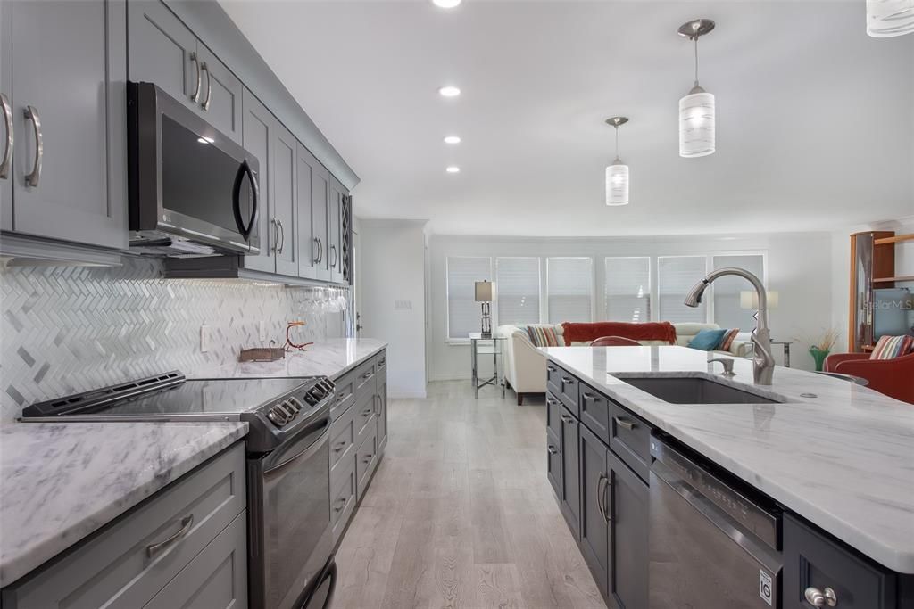 For Sale: $219,900 (2 beds, 2 baths, 1248 Square Feet)