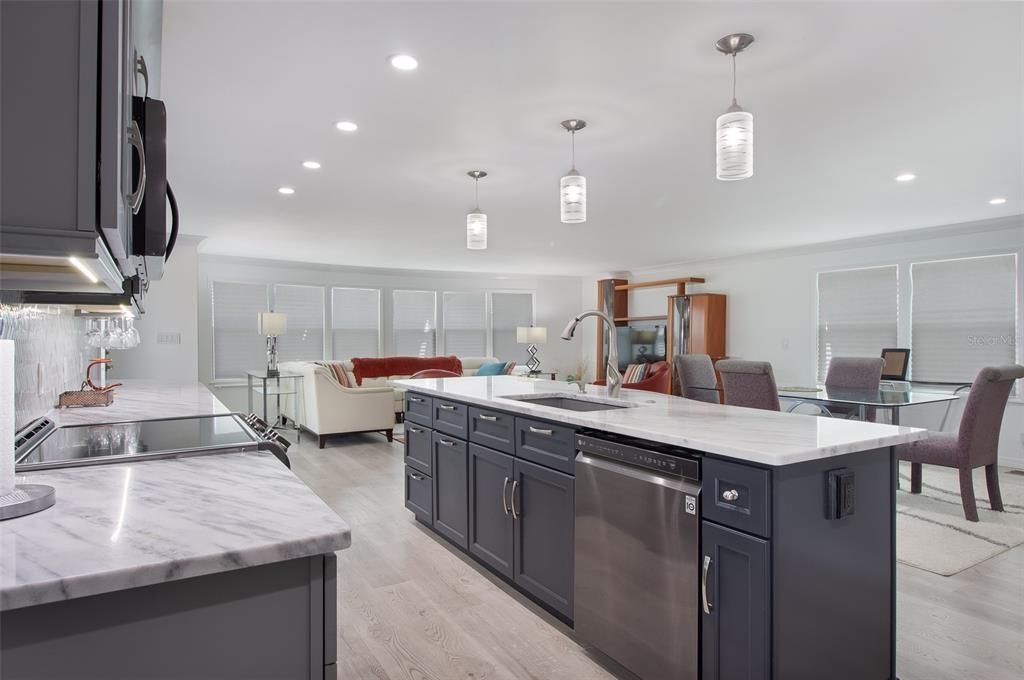For Sale: $219,900 (2 beds, 2 baths, 1248 Square Feet)