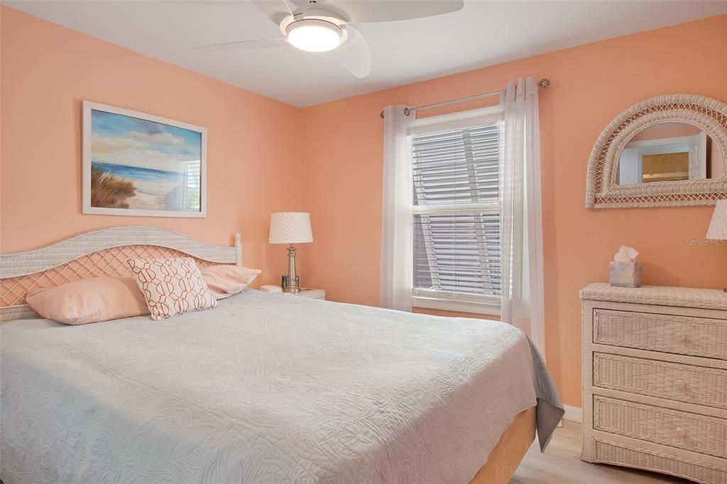 For Sale: $219,900 (2 beds, 2 baths, 1248 Square Feet)