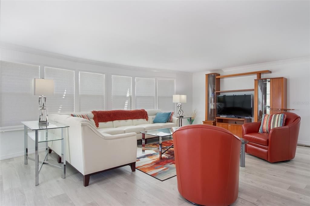 For Sale: $219,900 (2 beds, 2 baths, 1248 Square Feet)