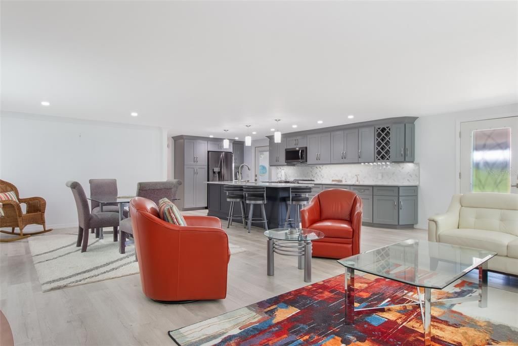 For Sale: $219,900 (2 beds, 2 baths, 1248 Square Feet)