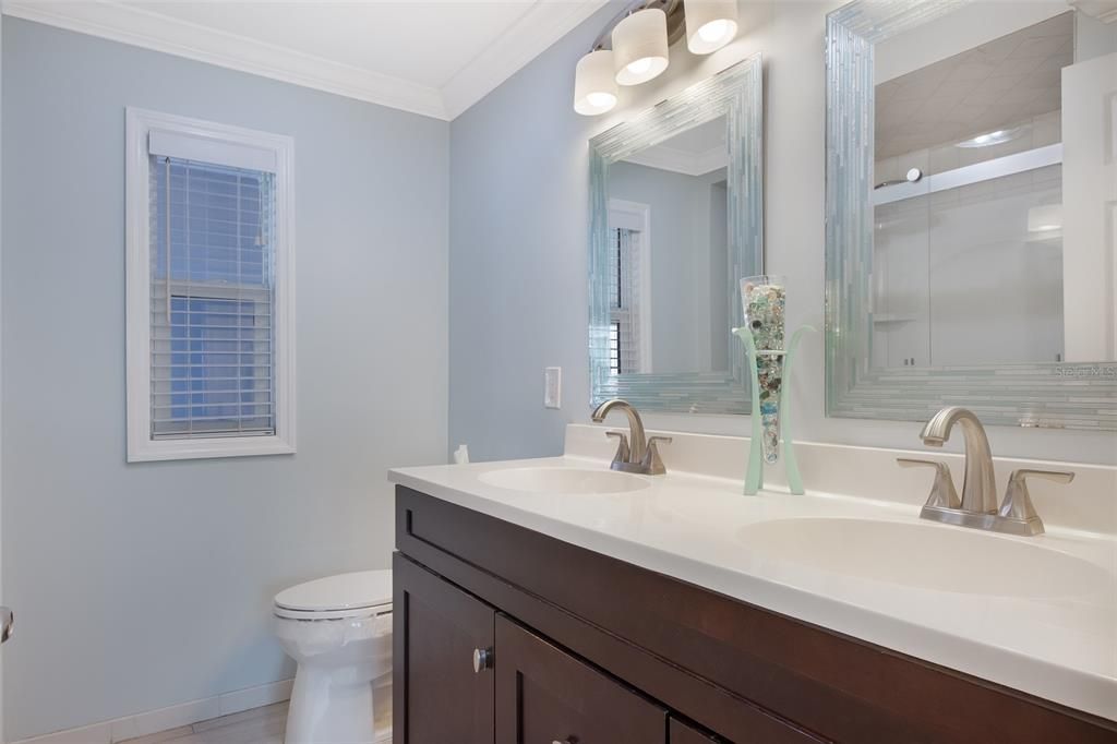 For Sale: $219,900 (2 beds, 2 baths, 1248 Square Feet)