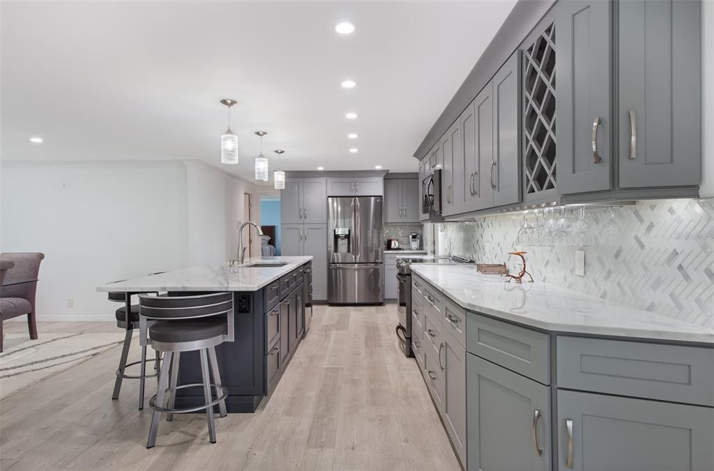 For Sale: $219,900 (2 beds, 2 baths, 1248 Square Feet)