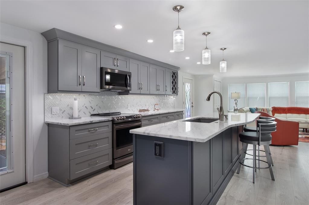 For Sale: $219,900 (2 beds, 2 baths, 1248 Square Feet)