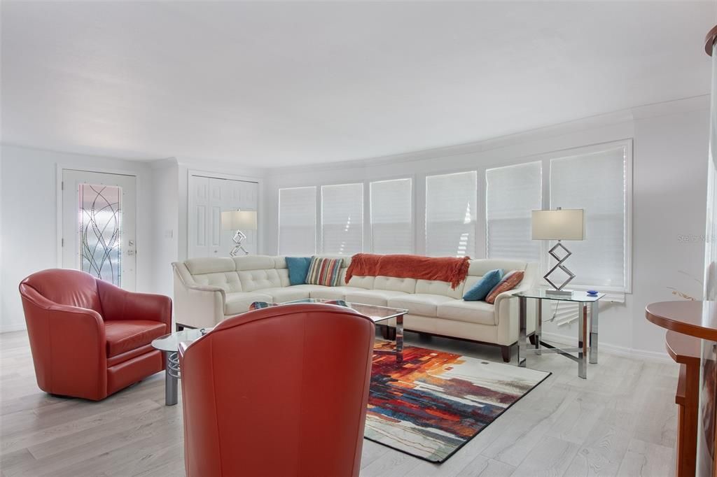 For Sale: $219,900 (2 beds, 2 baths, 1248 Square Feet)