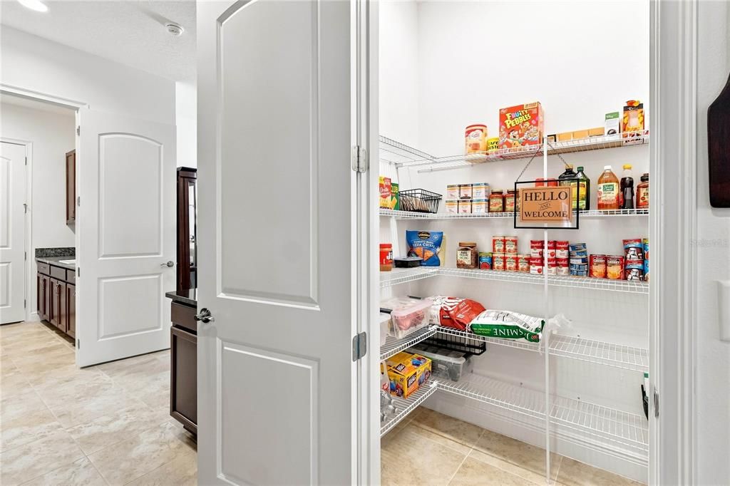 En Venta: $569,900 (3 camas, 3 baños, 2365 Pies cuadrados)