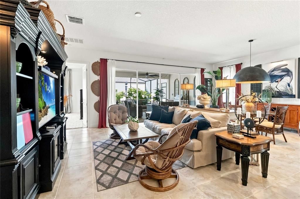 En Venta: $569,900 (3 camas, 3 baños, 2365 Pies cuadrados)