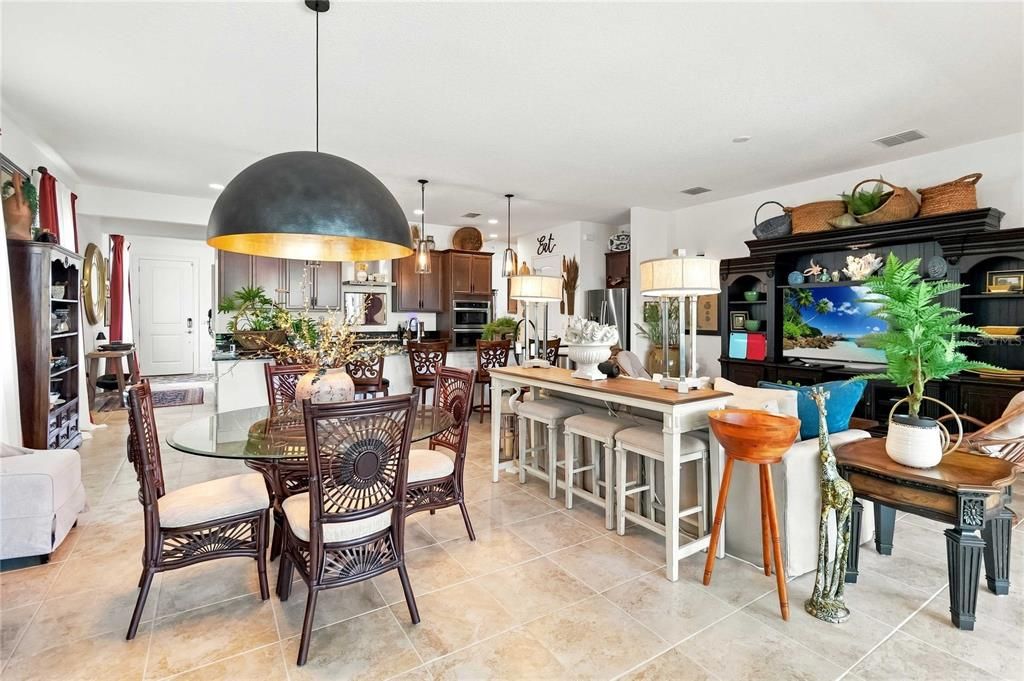 En Venta: $569,900 (3 camas, 3 baños, 2365 Pies cuadrados)