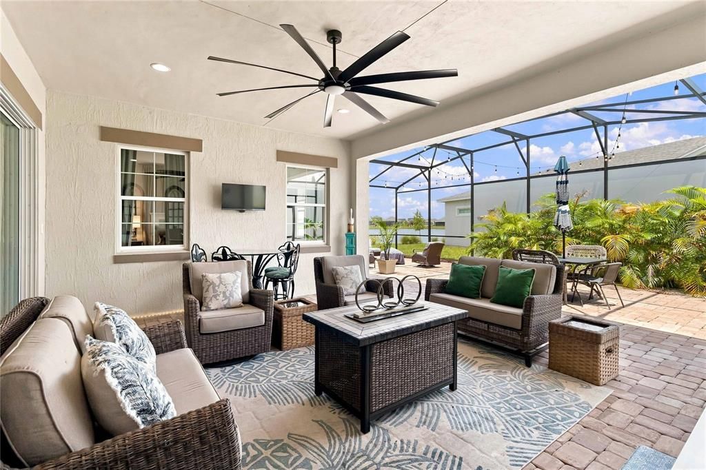 En Venta: $569,900 (3 camas, 3 baños, 2365 Pies cuadrados)