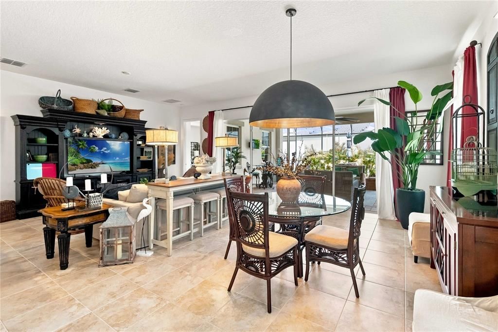 En Venta: $569,900 (3 camas, 3 baños, 2365 Pies cuadrados)