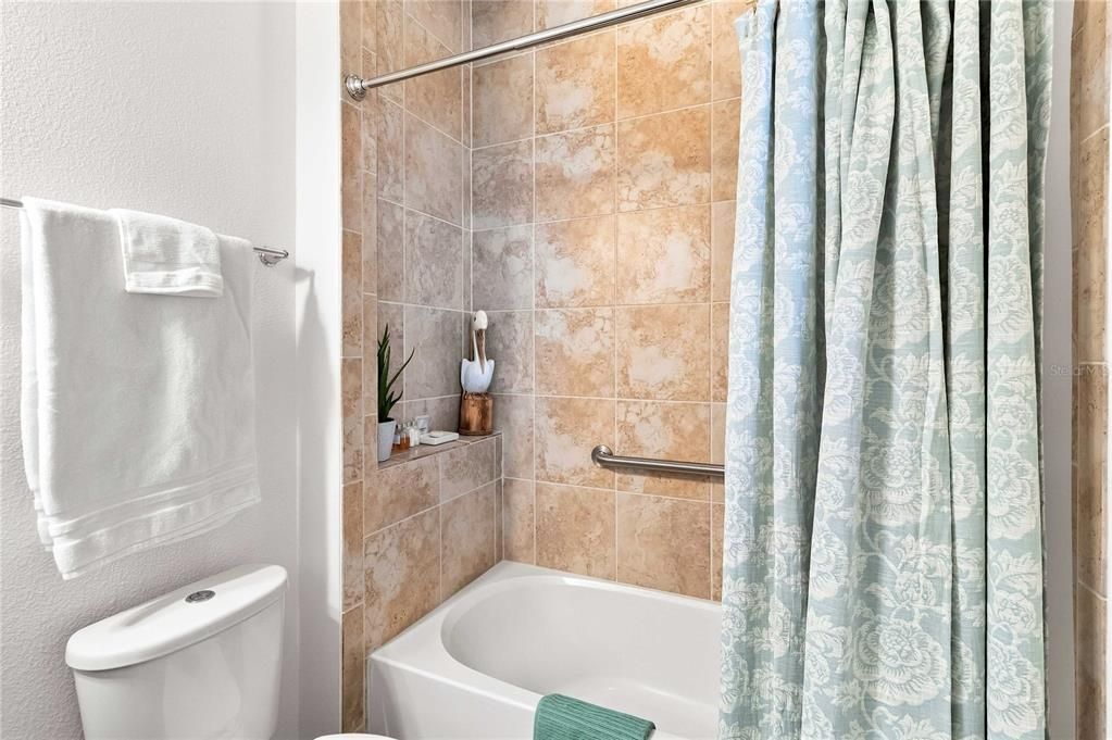 En Venta: $569,900 (3 camas, 3 baños, 2365 Pies cuadrados)