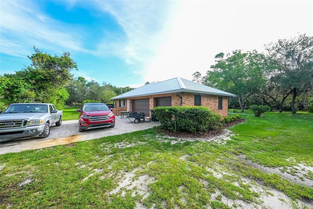 For Sale: $550,000 (3 beds, 2 baths, 2239 Square Feet)
