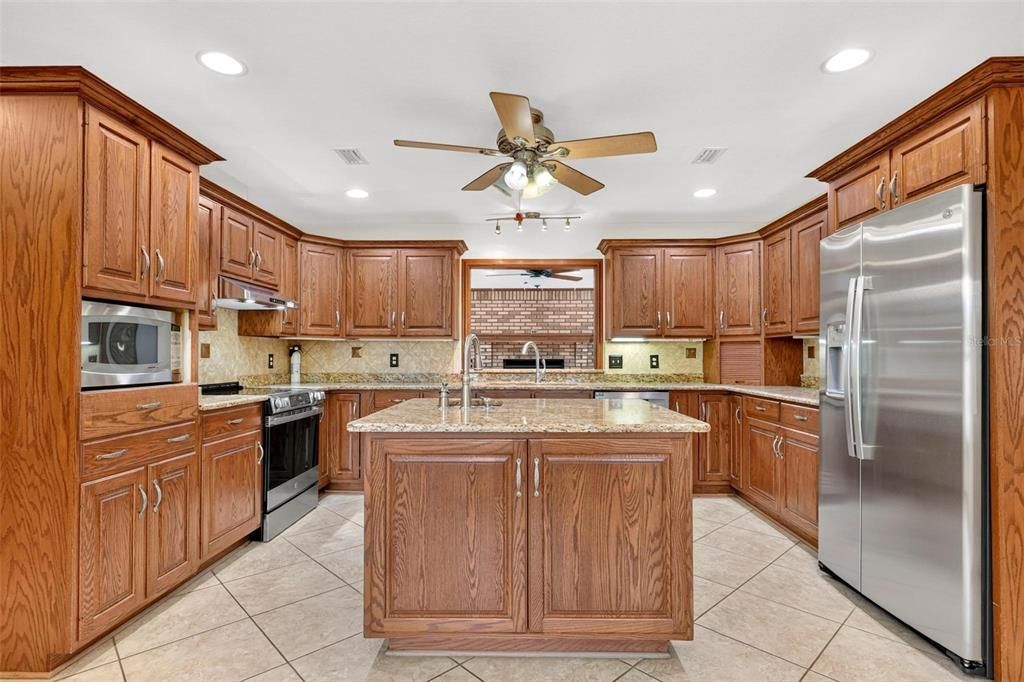 For Sale: $550,000 (3 beds, 2 baths, 2239 Square Feet)