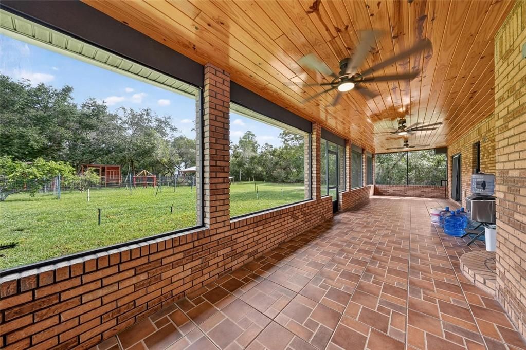 For Sale: $550,000 (3 beds, 2 baths, 2239 Square Feet)