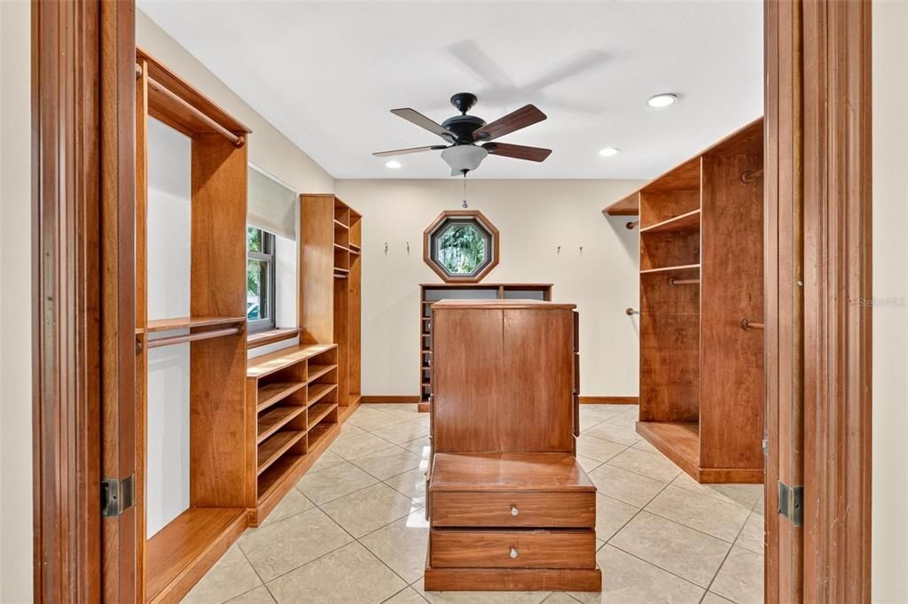 For Sale: $550,000 (3 beds, 2 baths, 2239 Square Feet)