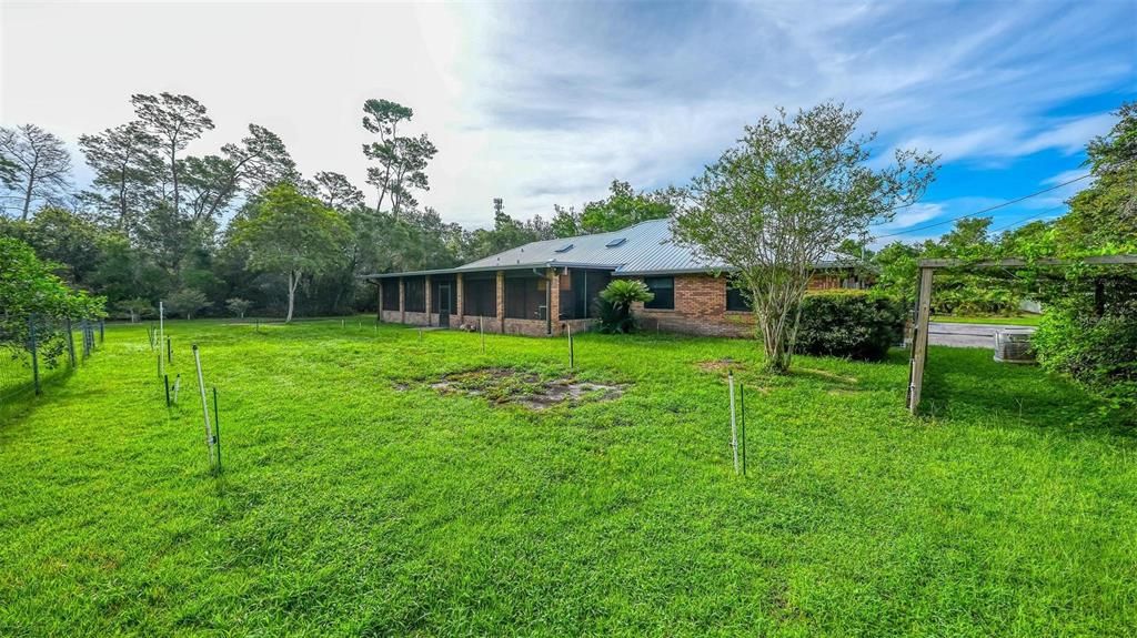 For Sale: $550,000 (3 beds, 2 baths, 2239 Square Feet)